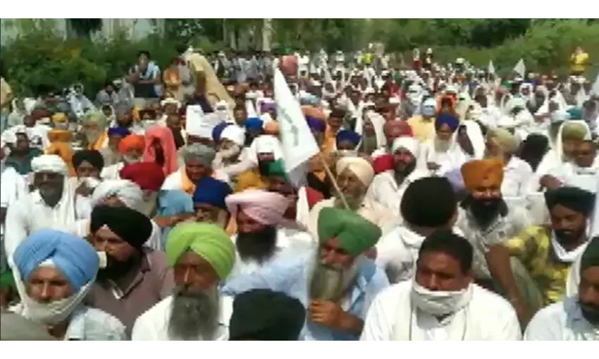 Punjab farmers burn effigies of PM Modi, Union govt in protest against farm laws