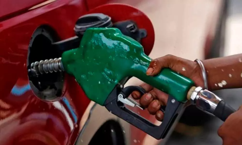 Petrol, diesel prices unmoved though global oil rate firm
