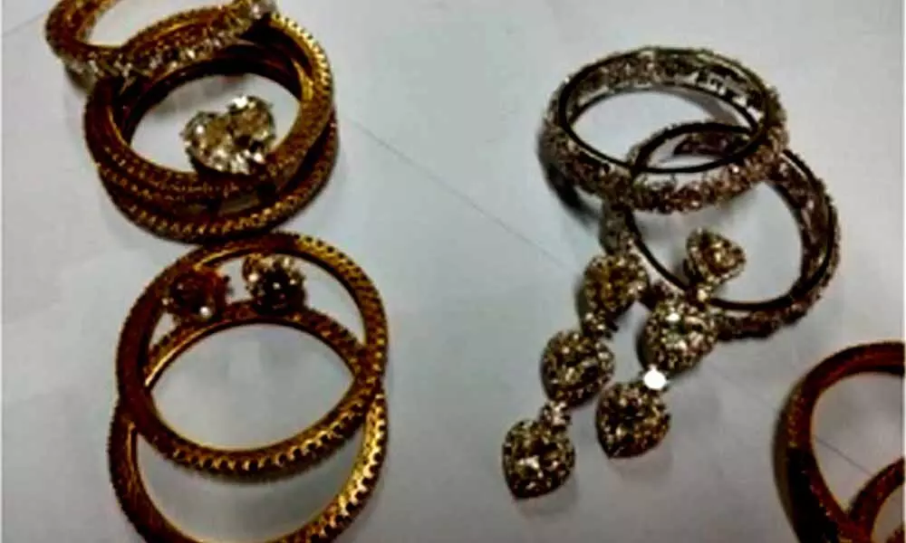 Export jewellery thru courier globally now