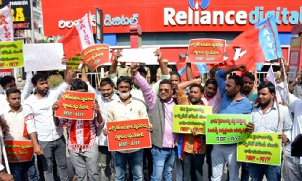Reliance Jio to move HC to seek govt intervention to stop vandalism by miscreants Reliance Jio to move HC to seek govt intervention to stop vandalism by miscreants