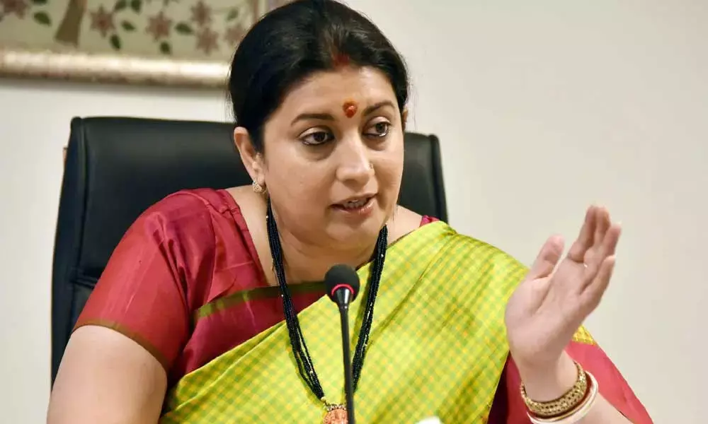 Irani dares Rahul to take out money from tea traders in Guj