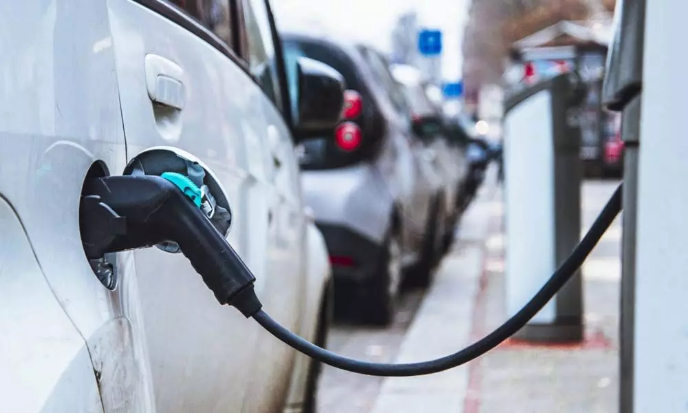 Gadkari for converting all govt vehicles into EVs