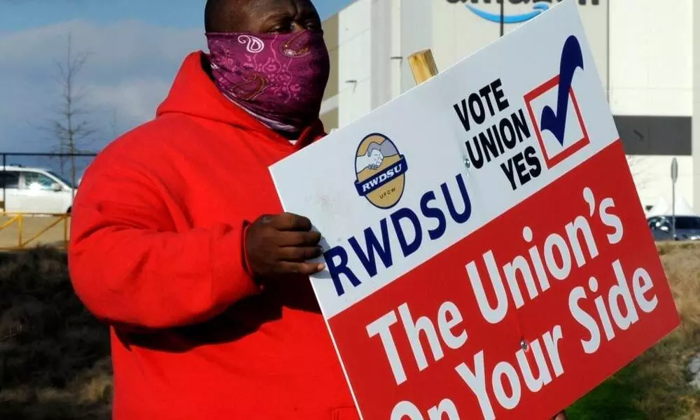 Amazon put up anti-union signs Joseph Pisani Amazon put up anti-union signs Joseph Pisani