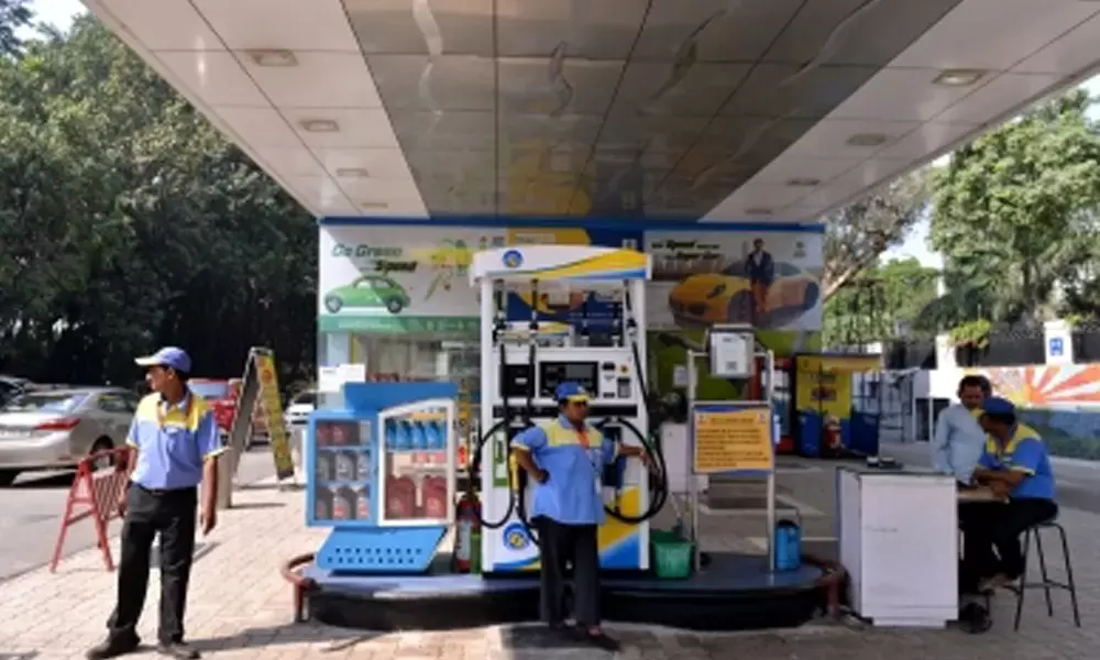 Petrol, diesel prices steady amid drop in global crude rates