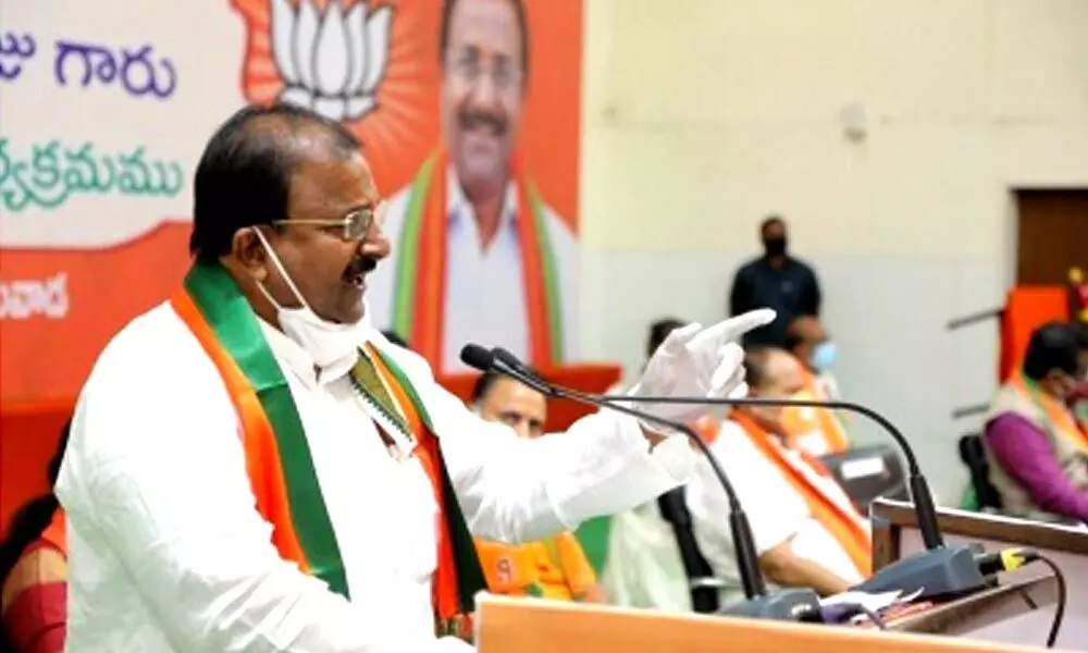 Distribute sand for free, says AP BJP chief