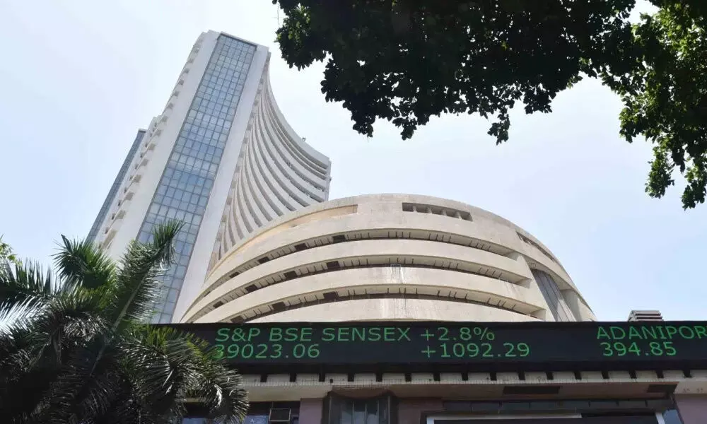 Market retreats for 2nd day on negative global cues