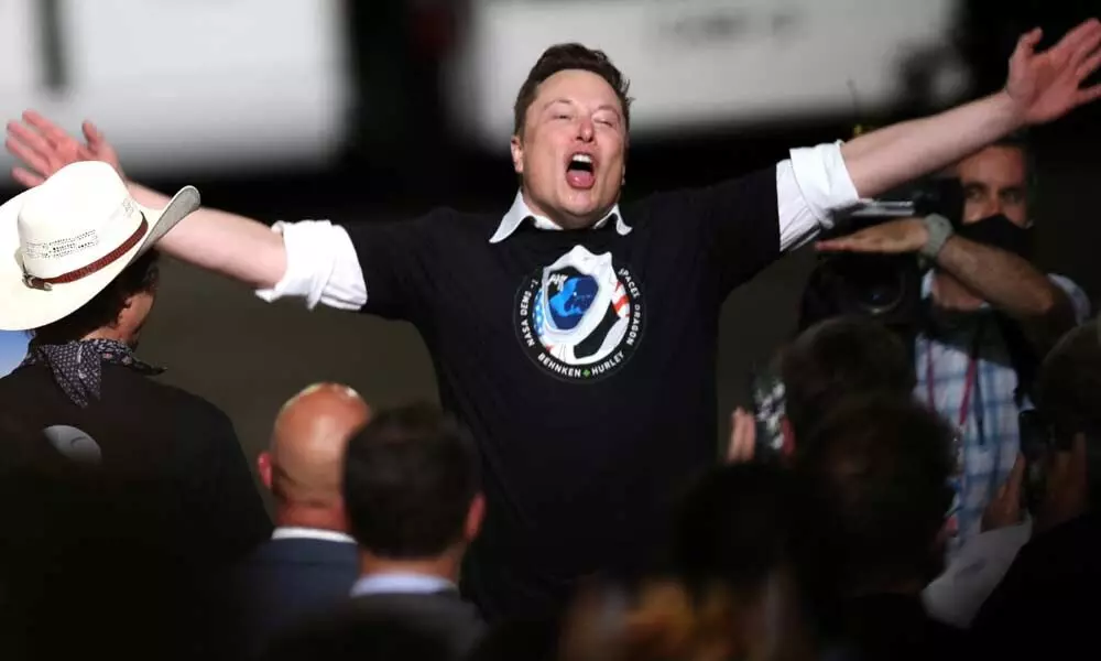 Elon Musk leaves Vladimir Putin stranded on Earth Elon Musk leaves Vladimir Putin stranded on Earth