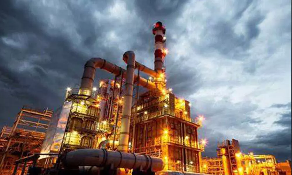 Fleeing workers force India’s oil refiners to defer closures Fleeing workers force India’s oil refiners to defer closures