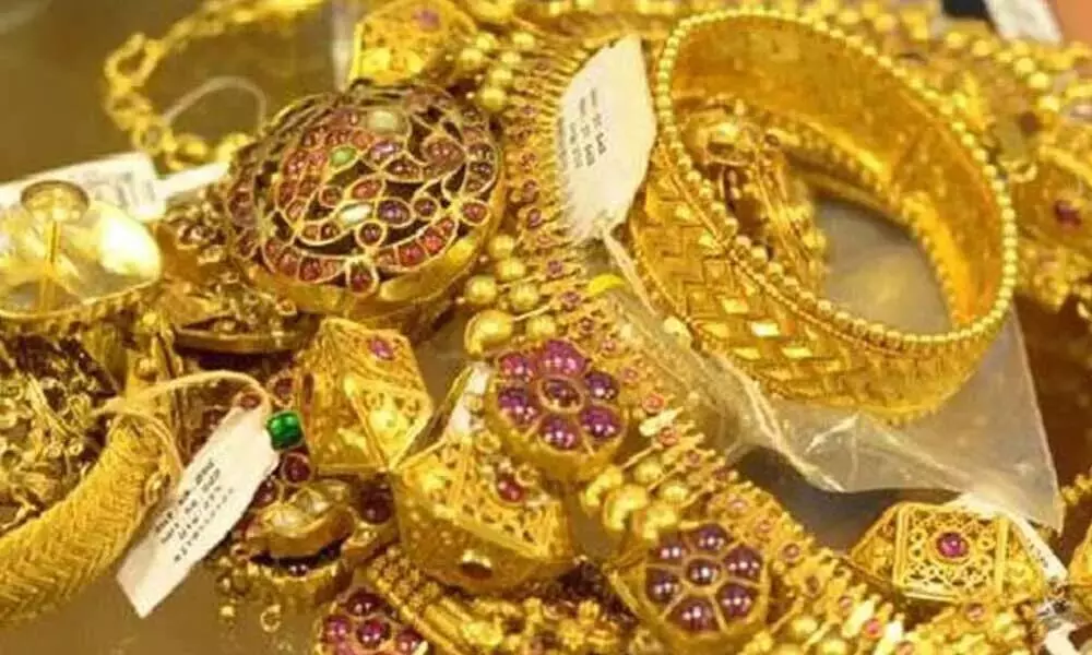Gold climbs Rs. 90; silver jumps Rs. 490