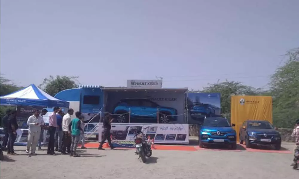 Renault launches mobile showroom