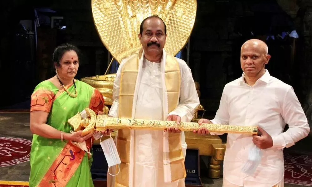 Hyd bizman Prasad donates gold sword at Tirumala