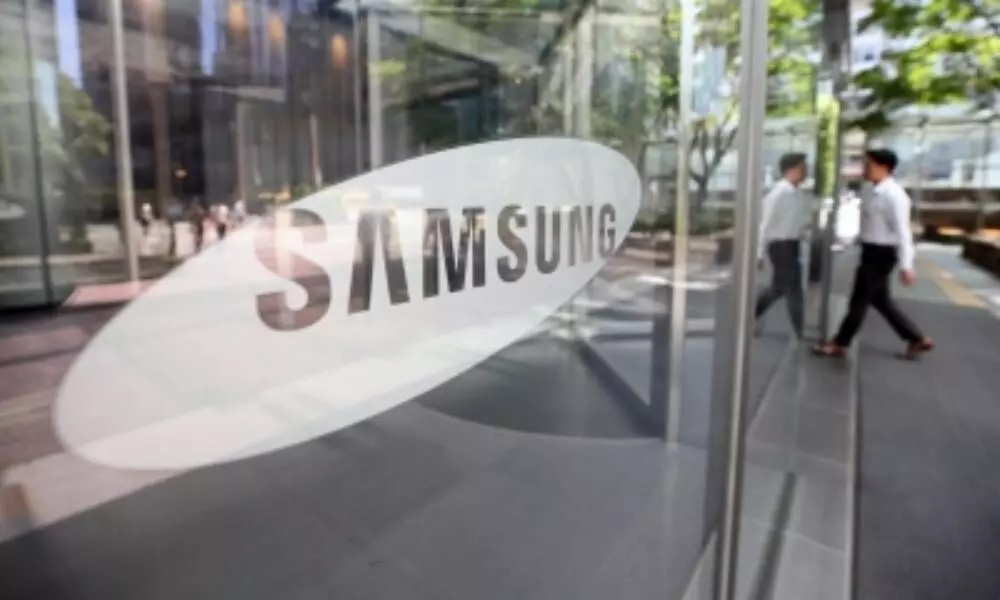 Samsung leads global DRAM chip market despite sales drop