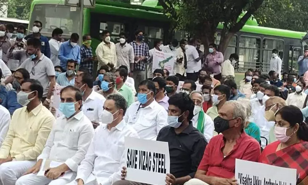 RINL staff stage dharna  in Delhi; YSRCP MPs extend support