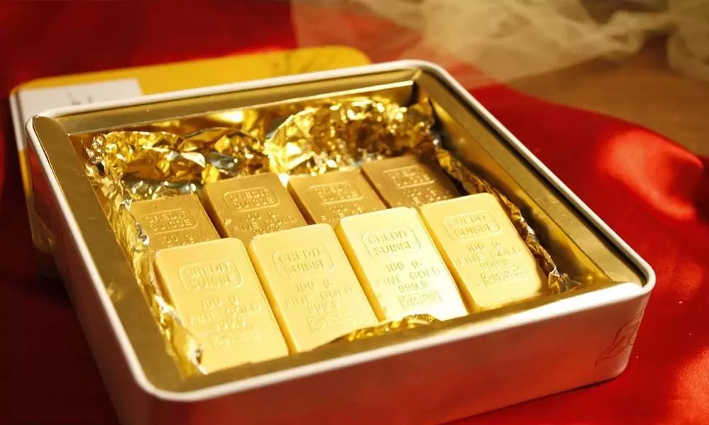Gold at 5-mth low on strong dollar Gold at 5-mth low on strong dollar