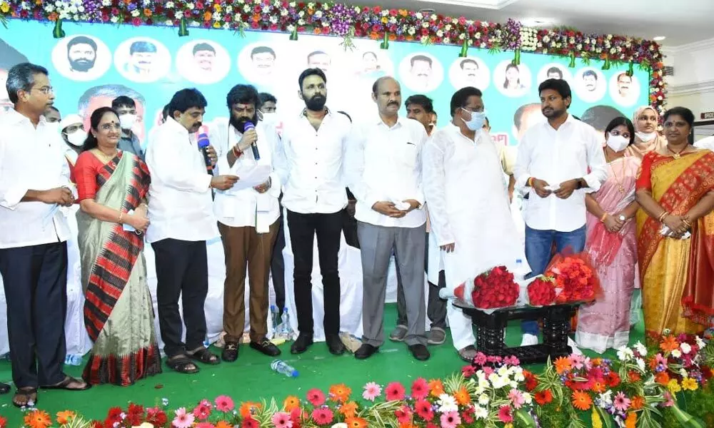Chandrasekhar takes charge as Kamma Corpn chief Chandrasekhar takes charge as Kamma Corpn chief