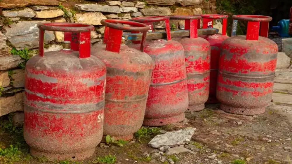Price Rise: Non-subsidised LPG cylinder gets costlier
