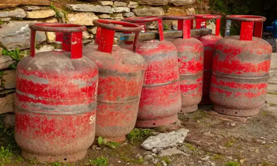 Price Rise: Non-subsidised LPG cylinder gets costlier