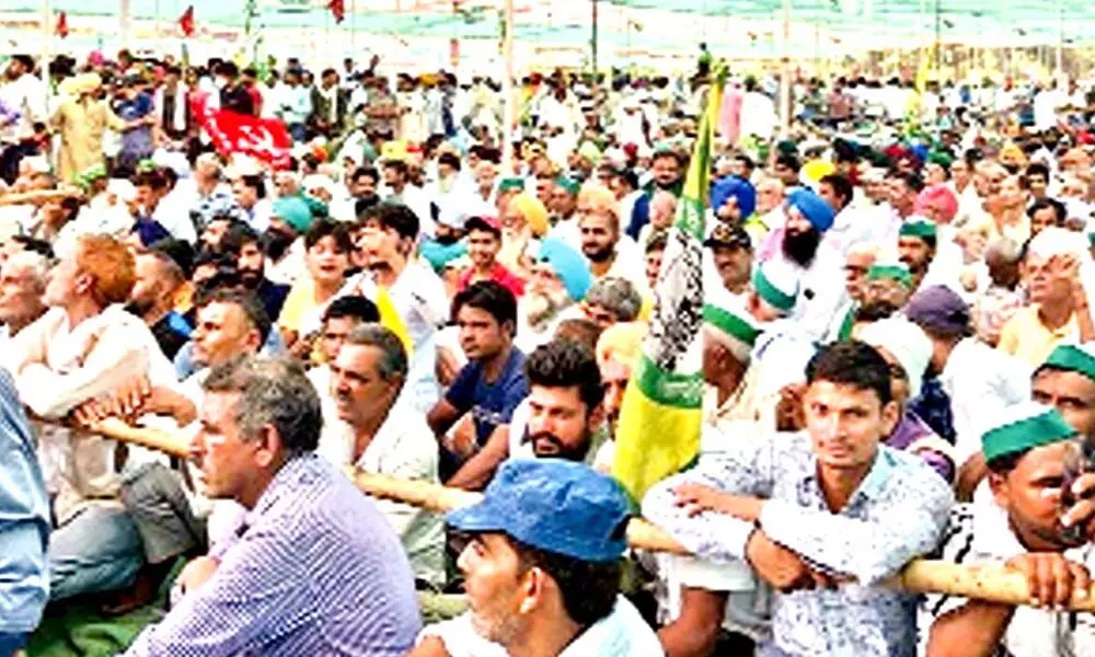 Thousands of farmers march towards Karnal secretariat, threaten siege