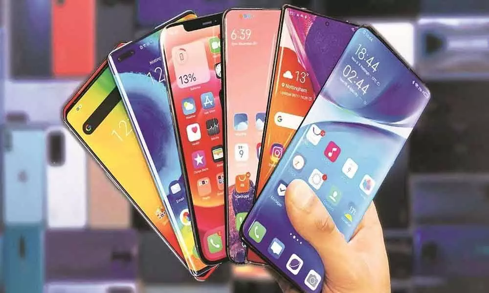 Despite chip shortage, smartphones report fat festive sales