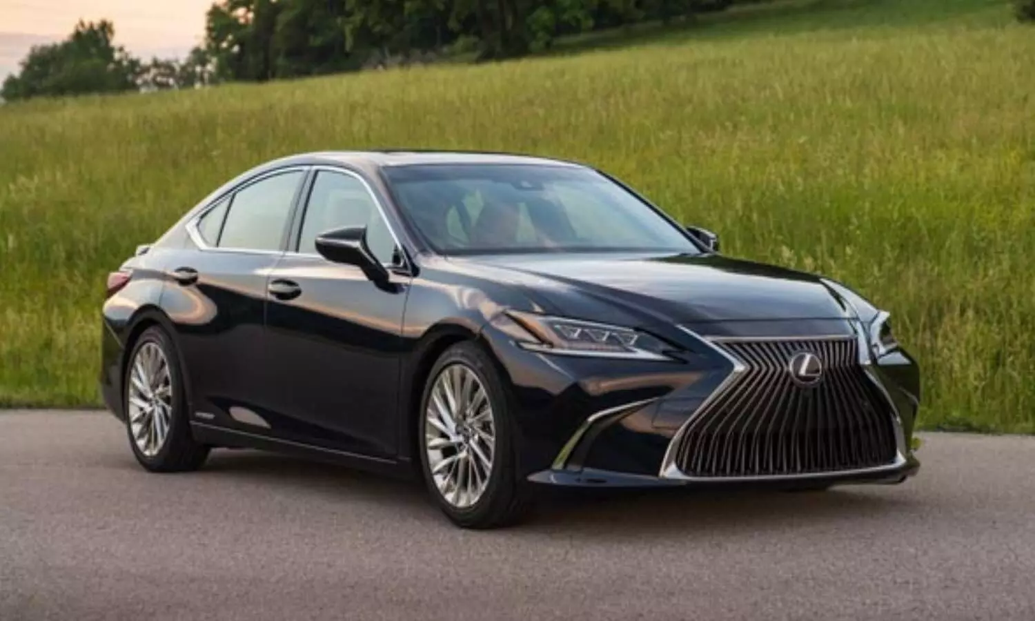 BizzBuzz explainer: Lexus unveils ES300h sedan