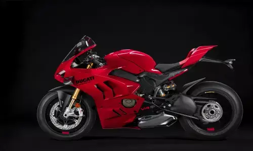 2022 Ducati Panigale V4 unveiled globally with new updates 2022 Ducati Panigale V4 unveiled globally with new updates