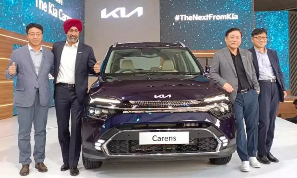 Kia unveils Carens,to launch in Q1