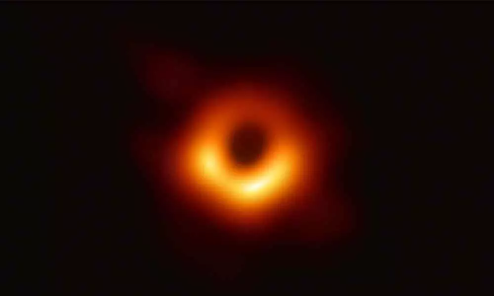 Aussies capture black hole eruption