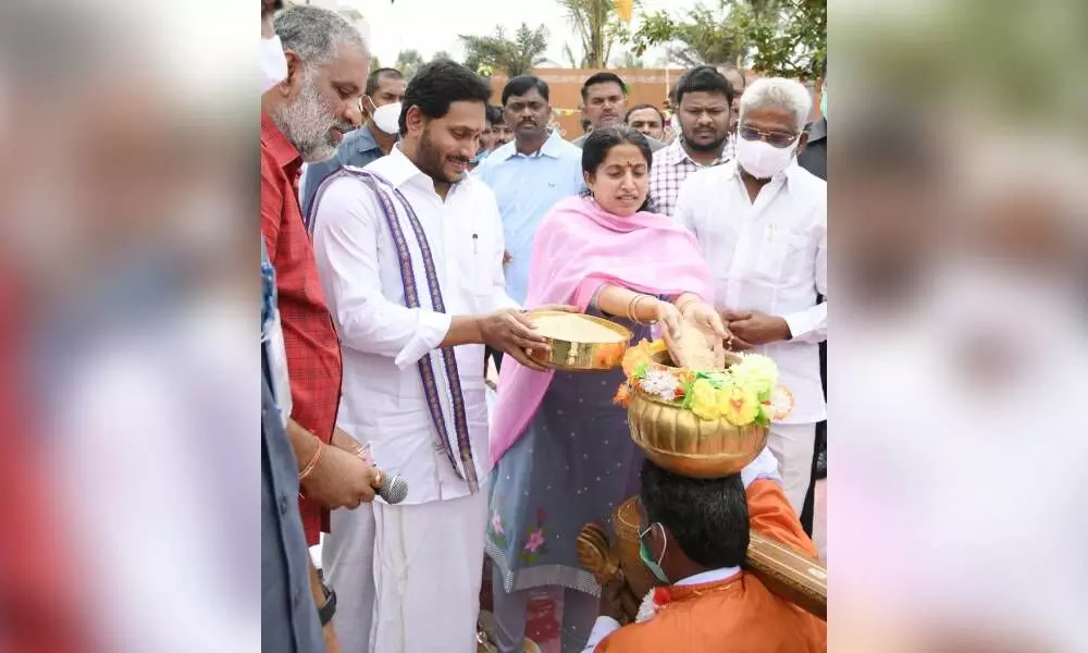 Jagan, wife take part Sankranti celebrations