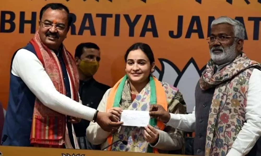 Mulayam’s daughter-in-law Aparna Yadav joins BJP