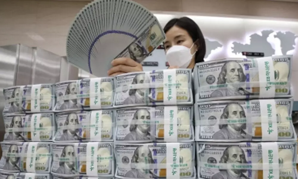 South Korea foreign currency trading hits record high in 2021