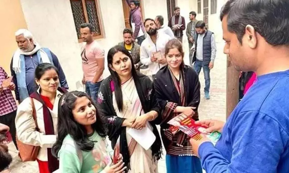 This kid is a crowd-puller in Ayodhya, canvassing for SP candidate daddy