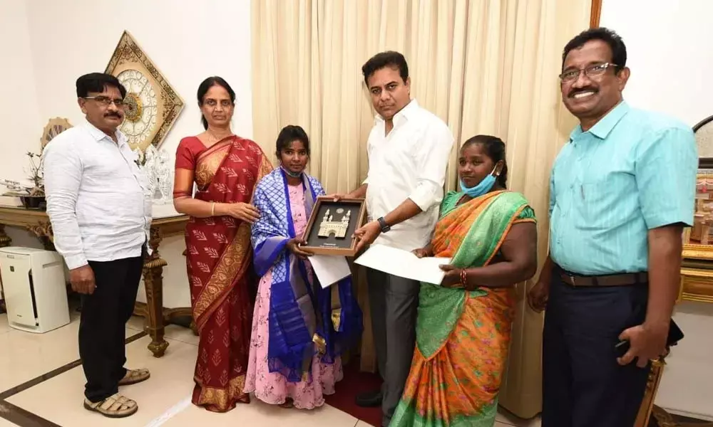 KTR’s gesture for auto driving Class 12 girl