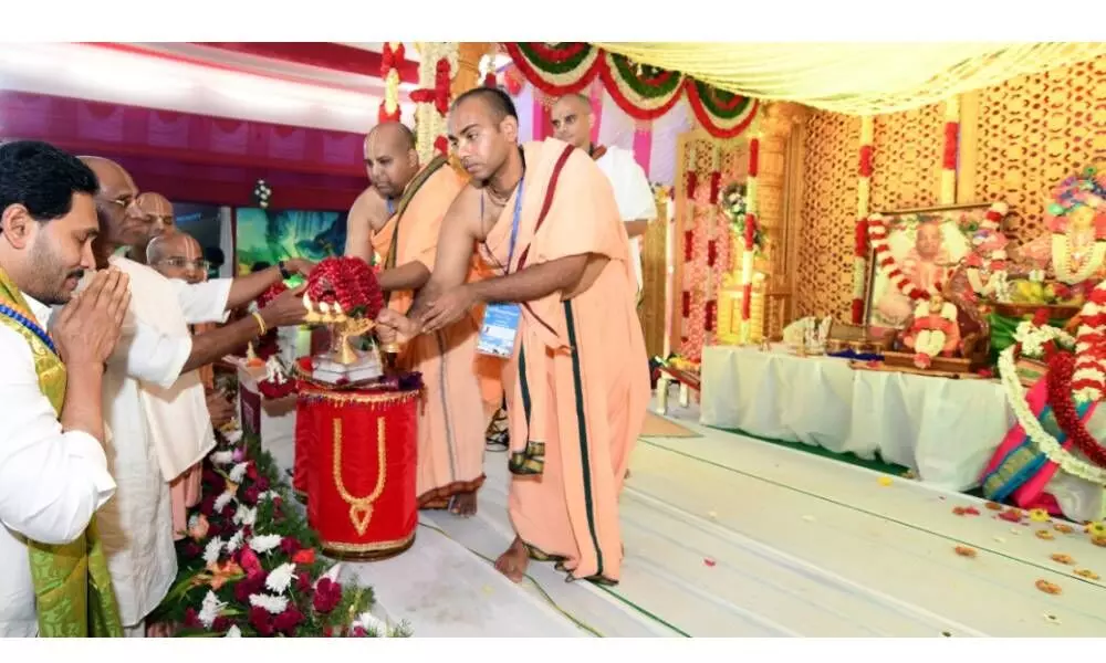Jagan opens Akshaya Patra centralised kitchen at Guntur