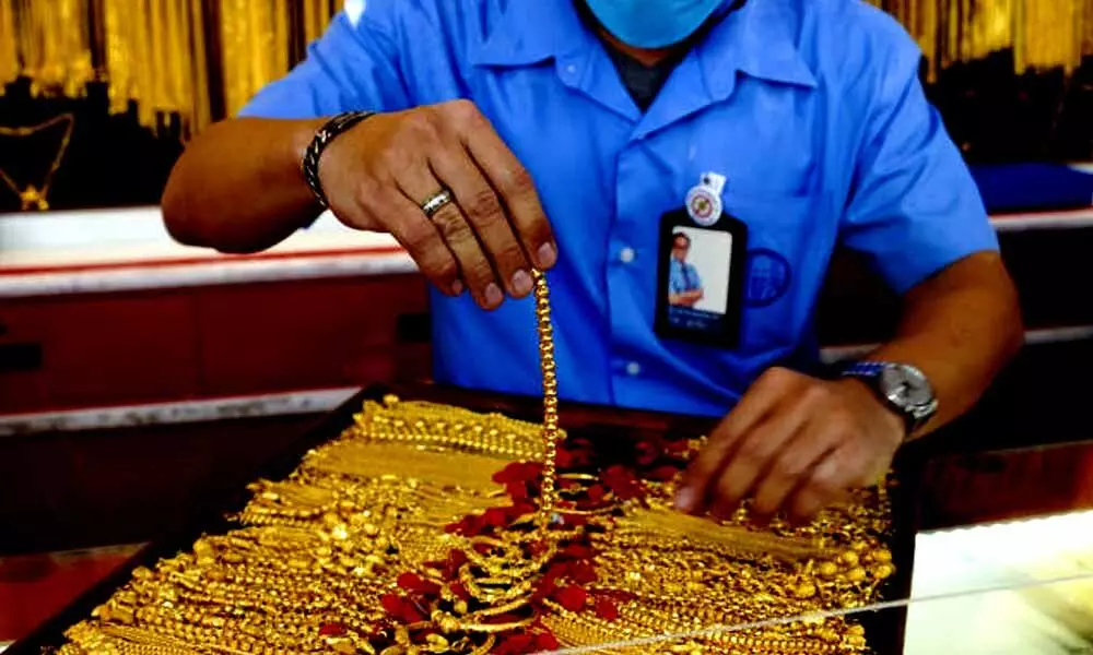 Safe haven demand takes gold prices to $2k Safe haven demand takes gold prices to $2k