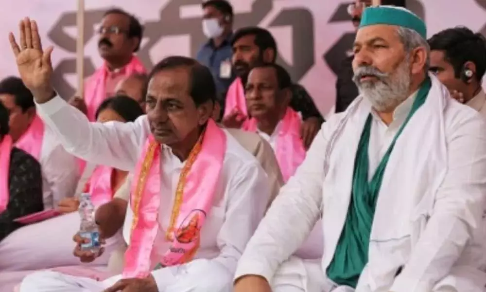 KCR sets 24-hr deadline for Centre on paddy