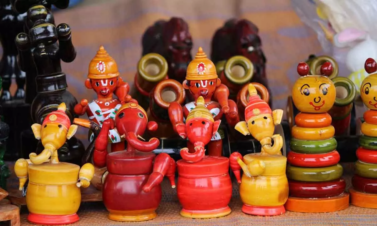 Traditional Kondapalli toys biz losing sheen Traditional Kondapalli toys biz losing sheen