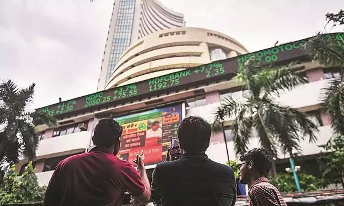 Indian equities start new week in red