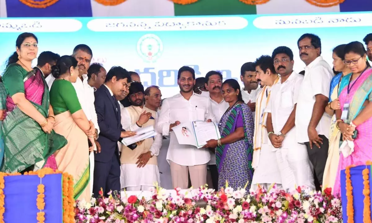 Jagan attacks Naidu for bid to stall trifurcation of capital