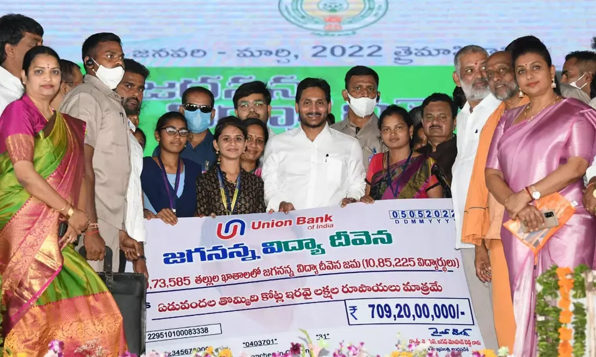 Jagan credits Rs.709 crore towards Vidya Deevena