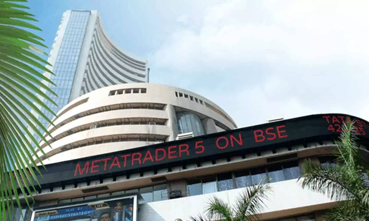 Key indices edge lower in directionless trading
