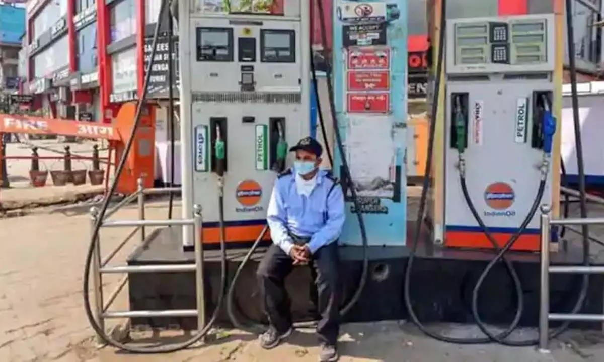 Petrol pump dealers protest against low margin