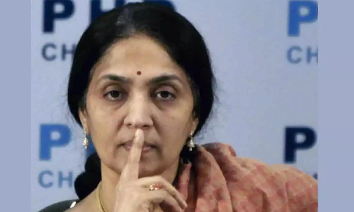 Ex-NSE boss Chitra gets one more chance