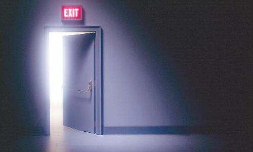 Brokers exit en masse as Sebi norms sting Brokers exit en masse as Sebi norms sting