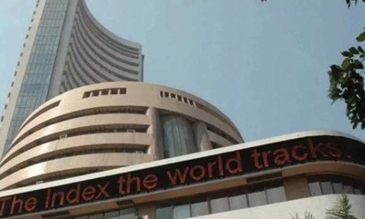 Mkts in red as investors offload riskier assets Mkts in red as investors offload riskier assets