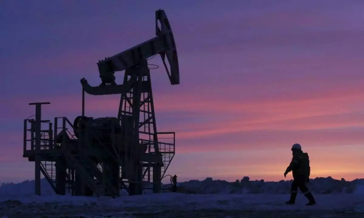 Oil prices fall aheadof expected US interest rate hike