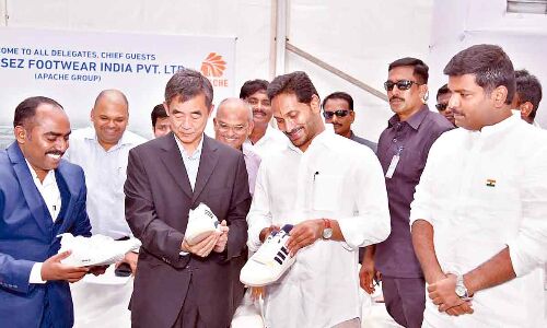 AP govt just a call away to resolve issues of investors: CM AP govt just a call away to resolve issues of investors: CM