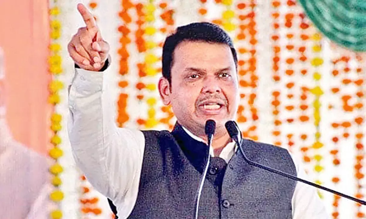 BJP springs a surprise, makes Shinde Maha CM