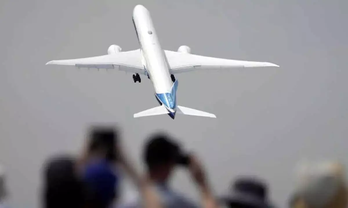 Farnborough air show a success despite scorching heat