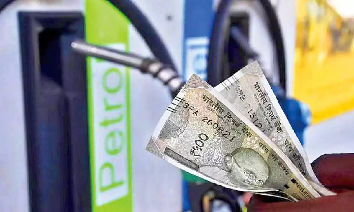 Centre may cut petrol, diesel prices by Rs 3-5/L