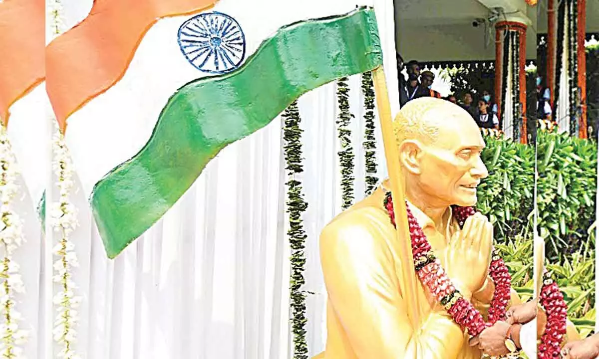 Rich tributes paid to tricolour designer Pingali Venkaiah Rich tributes paid to tricolour designer Pingali Venkaiah